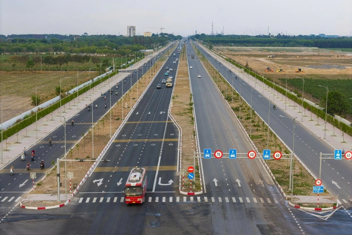 Tuyến đường DT25B (Tôn Đức Thắng) đi qua phường Nhơn Trạch kết nối Vành đai 3 với QL 51, sân bay Long Thành tương lai. Ảnh: Gamuda Land